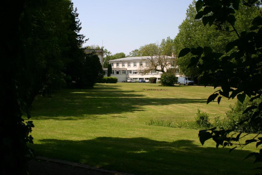 Hostellerie De La Quenoeuille Marquise Luaran gambar
