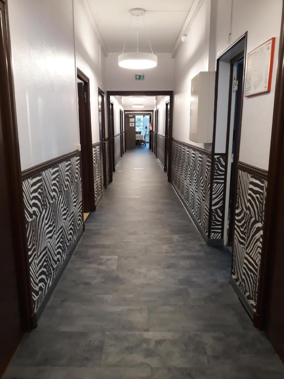 Hostellerie De La Quenoeuille Marquise Luaran gambar